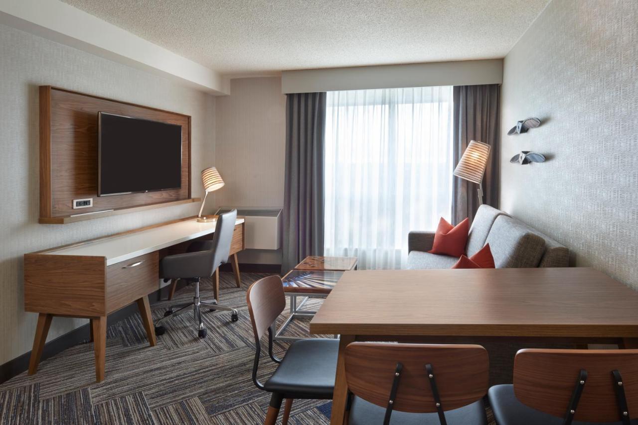 Four Points By Sheraton Toronto Airport East Exterior foto